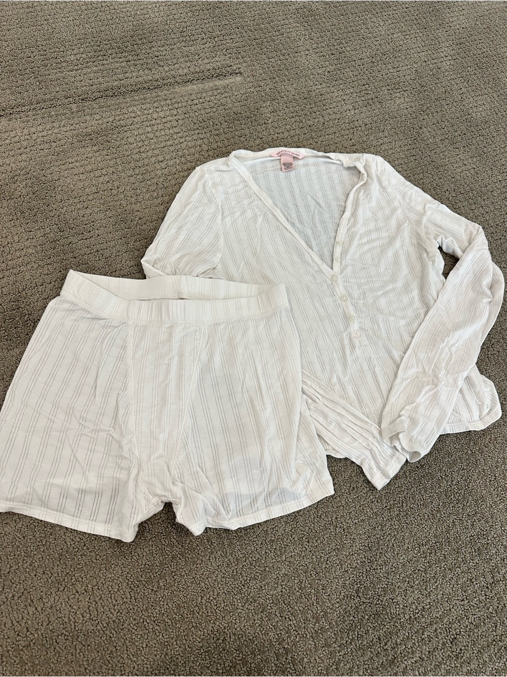 Victoria’s Secret White Pajama Set Long Sleeve Top Shorts S/M